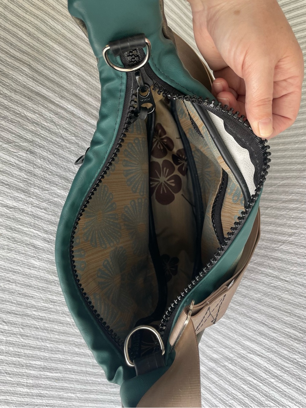 MARI CLA RO Upcycled Seatbelt & Vegan Leather Messenger Bag Unique Utility #787 - Picture 8 of 10
